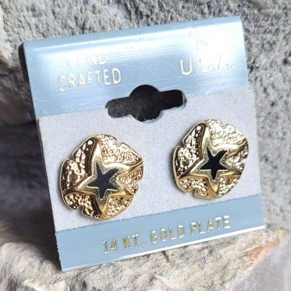 New! 14Kt Gold Stud Starfish Sand Dollar Earrings - Picture 1 of 3